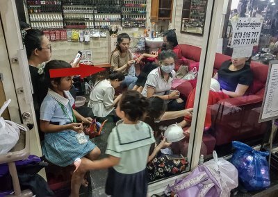 Salon de beauté à Phnom Penh en pleine effervescence